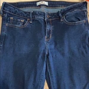 Women’s dark wash skinny jeans!